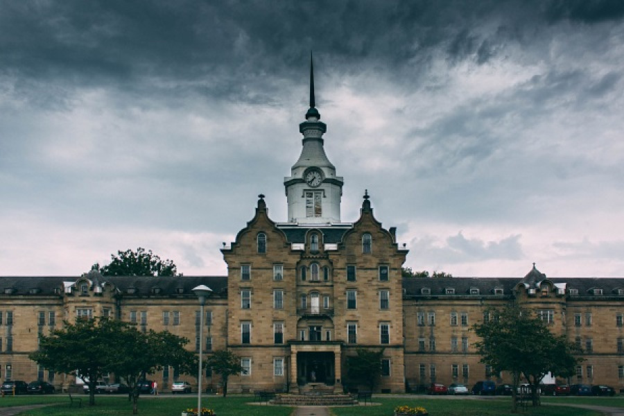 Félelmetes éjszakai túrákon mutatják be a tébolyok házát