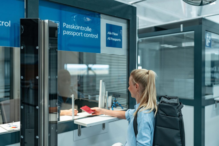 Ez a mondat nem vicces az útlevél-ellenőrzésnél!